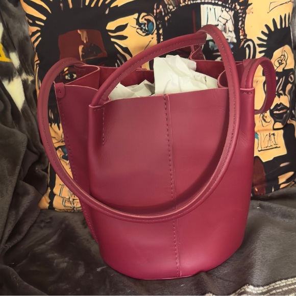 Portland Leather Group Devan Classic Bucket Tote Berry Good - Picture 2 of 8